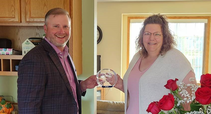President Jeff Bradley presents the ARRM Cares Award to Michelle Voigt